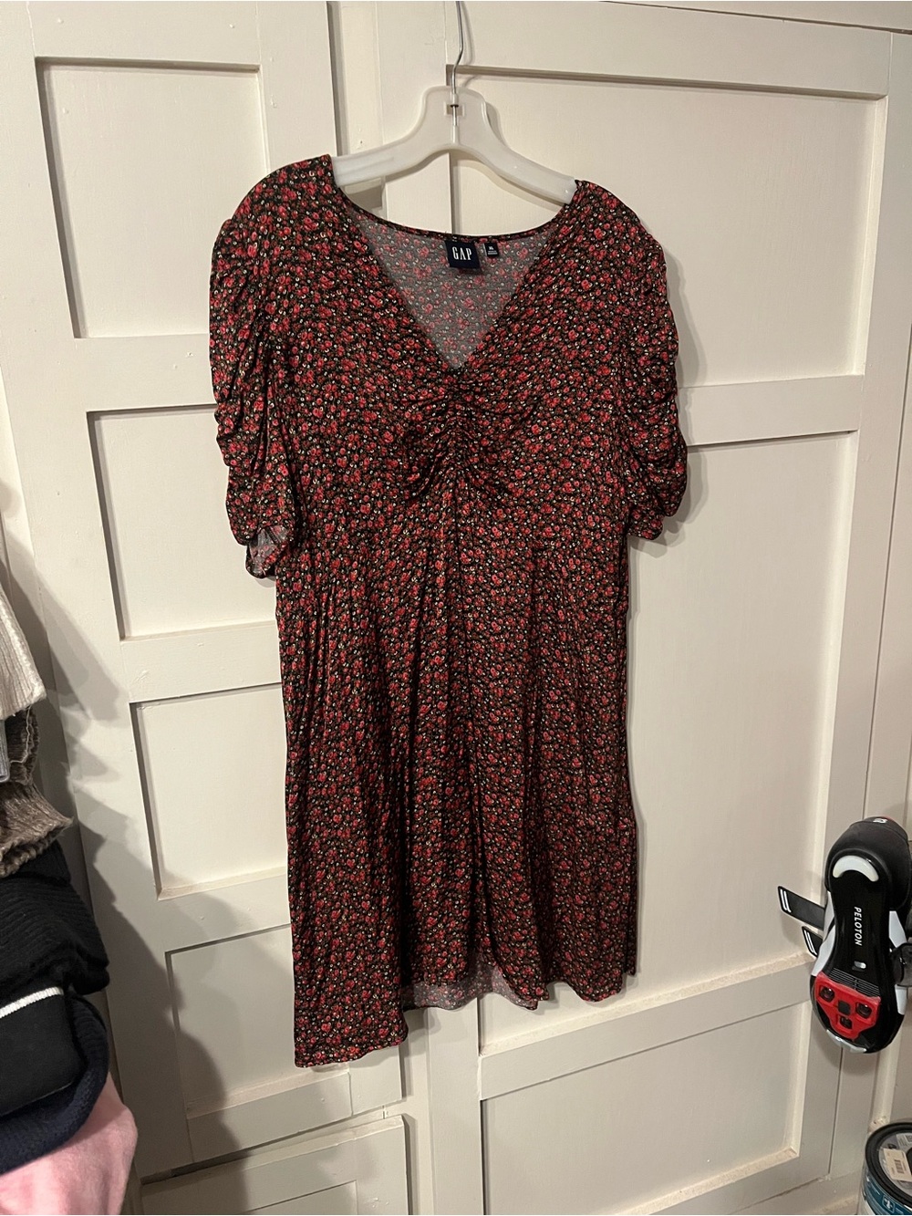 GAP Black and Red Floral V-Neck Short Sleeve Dress